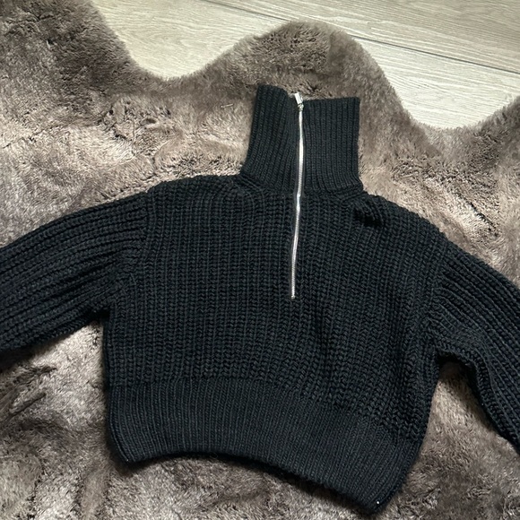 HM Cropped Turtleneck Sweater - Picture 3 of 6